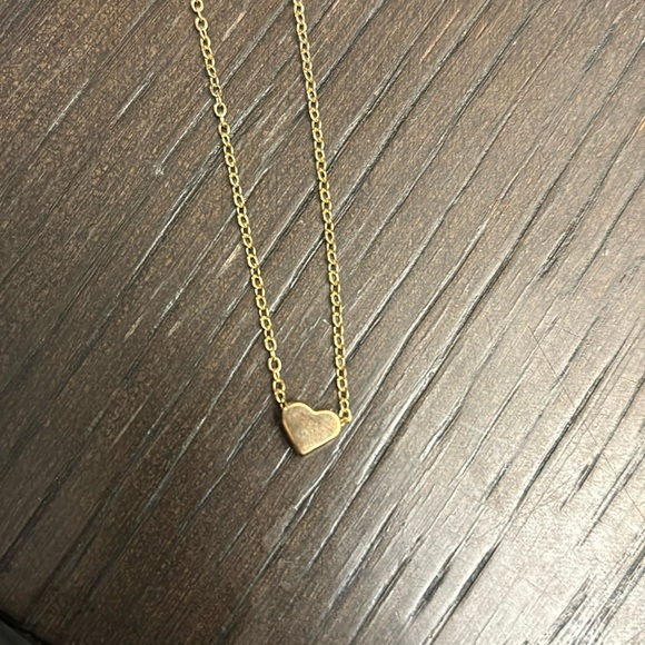 Jewelry - Super cute necklace, gold heart 